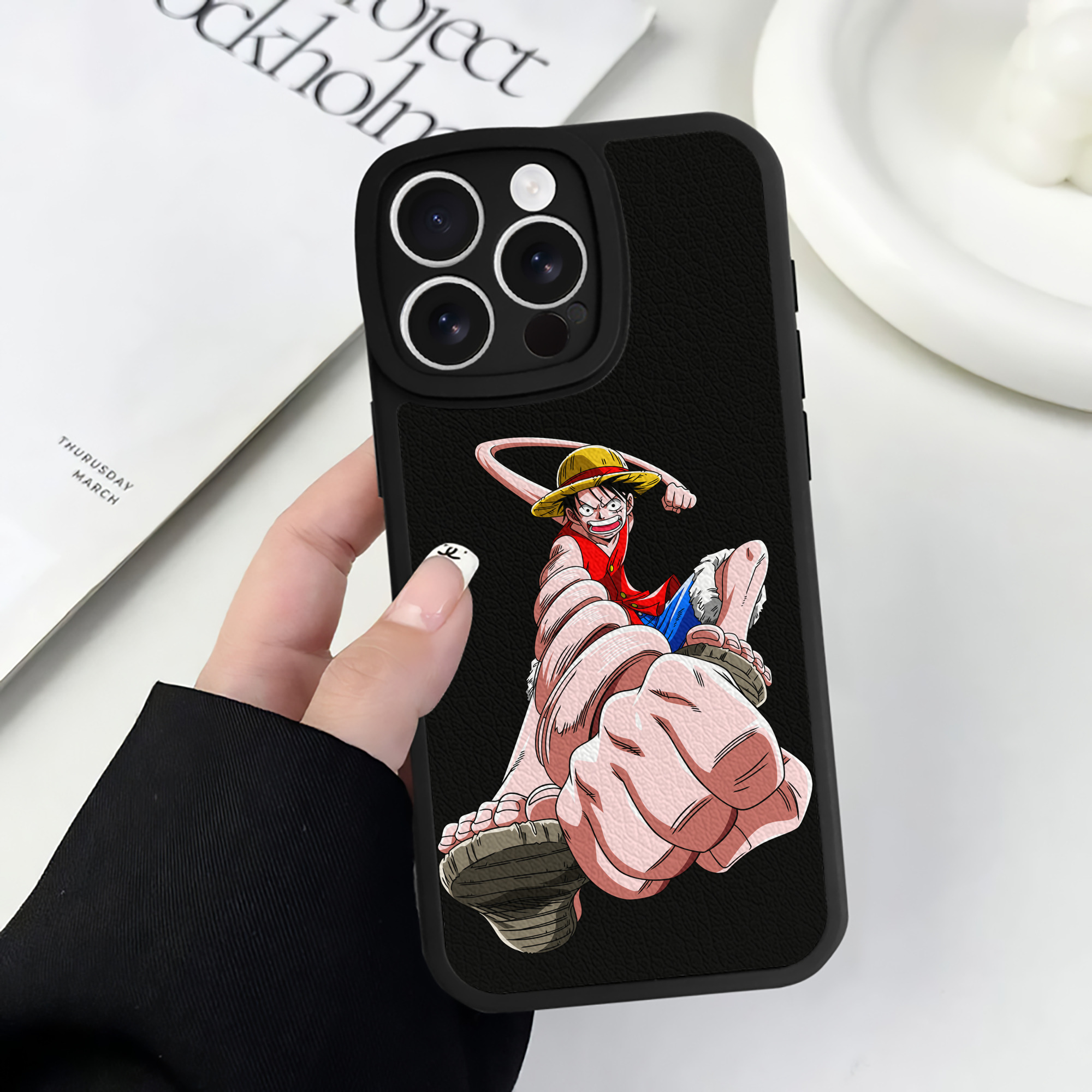 （画像用） ワンピース モンキー・D・ルフィ ONE PIECE Monkey D. Luffy 【iPhone 16シリーズ対応】シリコンスマホケース（レザー調） 材質：シリコン
